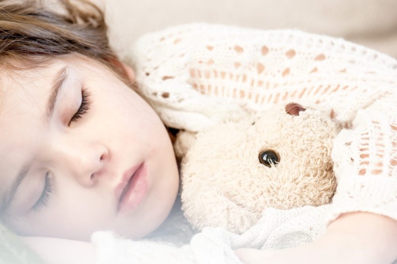 Difficultés d’endormissement : 7 exercices de sophrologie pour les enfants !